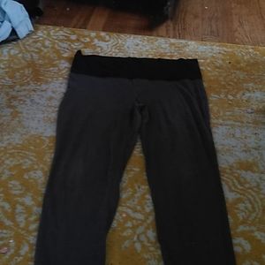 Black oversized t grey and white leggings yoga pan